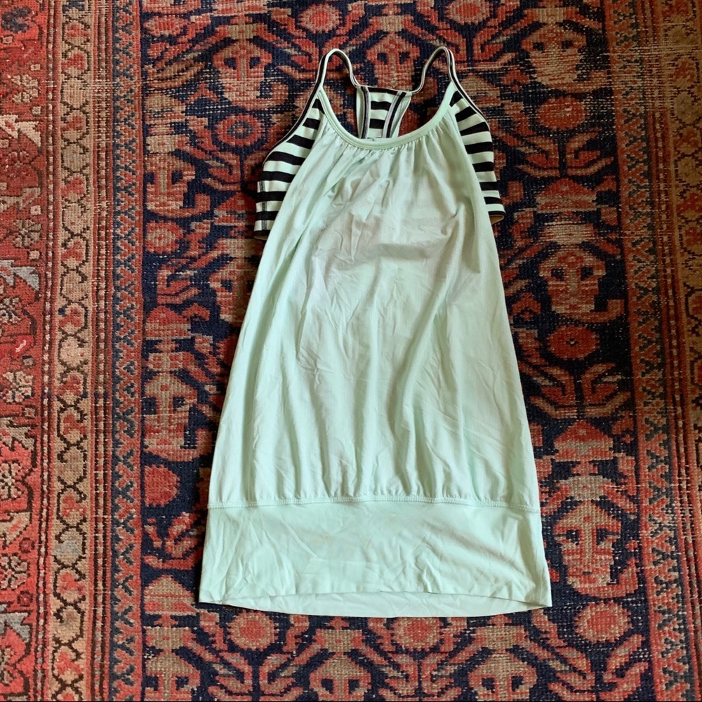 🍋Lululemon mint and black workout tank